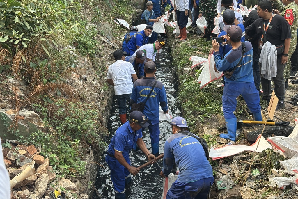 Pemkot Jaksel Kerja Bakti Serentak di 65 Titik, Antisipasi Musim Hujan