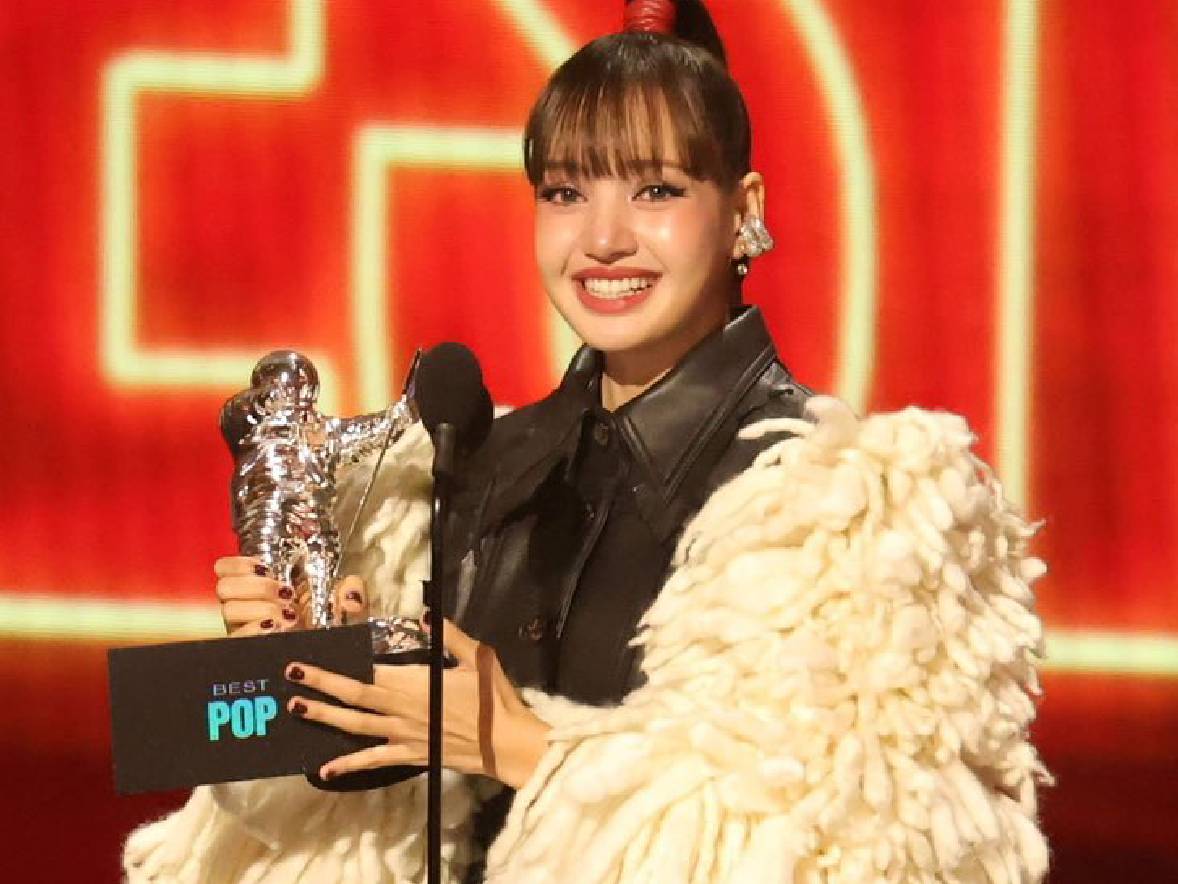 Lisa BLACKPINK Cetak Sejarah! Jadi Solois Asia Pertama Menang Best Pop VMA 2026