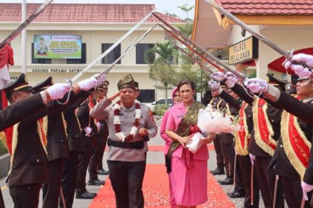 AKBP Ahmad Nur Ari Resmi Jabat Kapolres Pelalawan, Gantikan AKBP John Louis Letedara