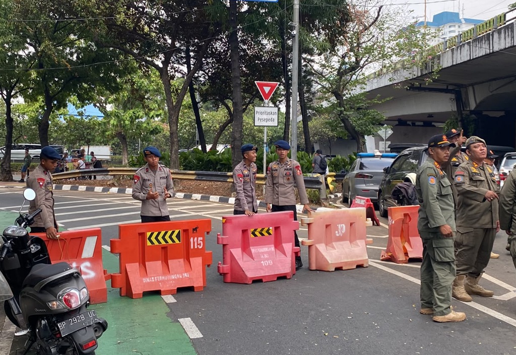 Ada Demo Buruh Hari Ini, Jalan Depan Gedung DPR Ditutup