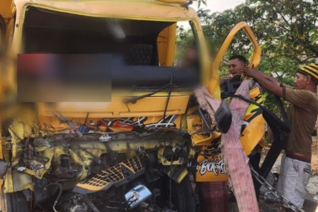 Kecelakaan Maut 2 Truk di Lamongan, Sopir Tewas dan 3 Penumpang Luka