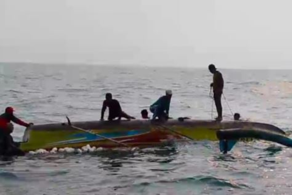 KM Suliwai Terbalik di Teluk Semaka Tanggamus saat Cari Tongkol, 7 Nelayan Dievakuasi