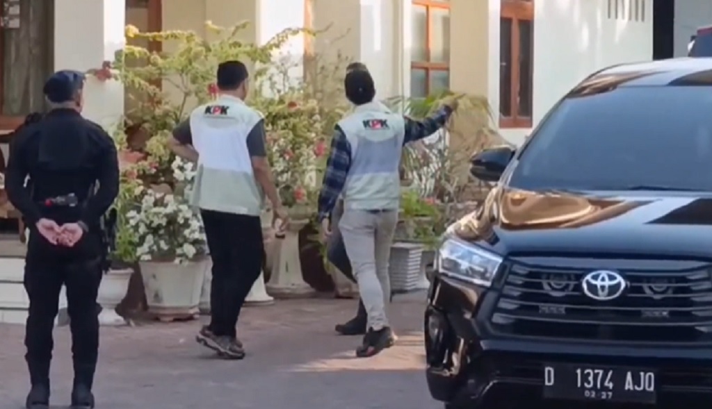 KPK Geledah Rumah Kontraktor Kakak Bupati Pohuwato Diduga terkait OTT Bupati Bolmut