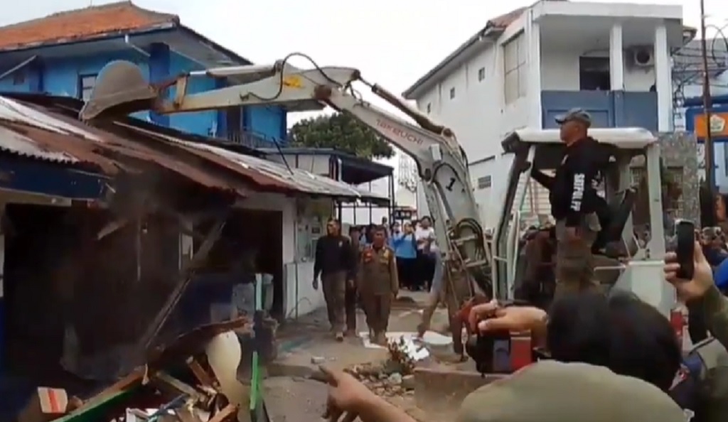 Pembongkaran 20 Bangunan Liar di Ciumbuleuit Bandung Ricuh, PKL Blokade Jalan