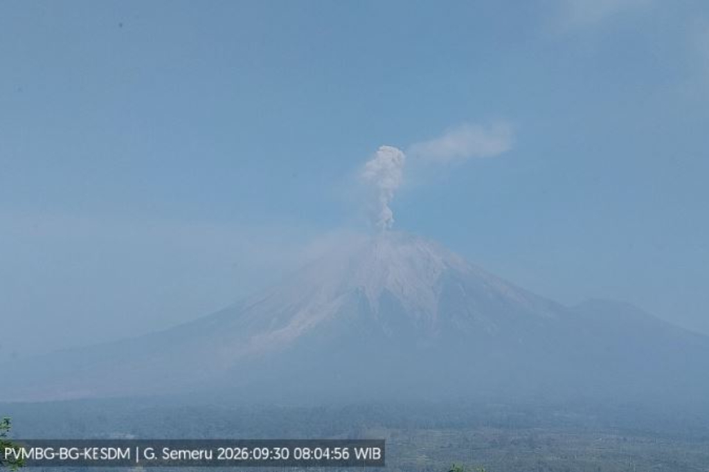 Gunung Semeru Meletus Pagi Ini, Muntahkan Abu Tebal Setinggi 1 Km