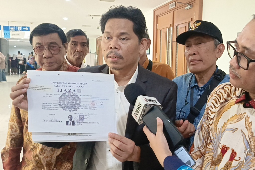 Bonatua Serahkan Bukti Tambahan Gugatan Ijazah Jokowi, Apa saja?