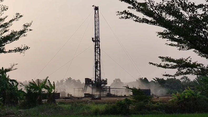 Semburan Gas Bercampur Minyak di Sumur Pertamina, Warga Indramayu Resah