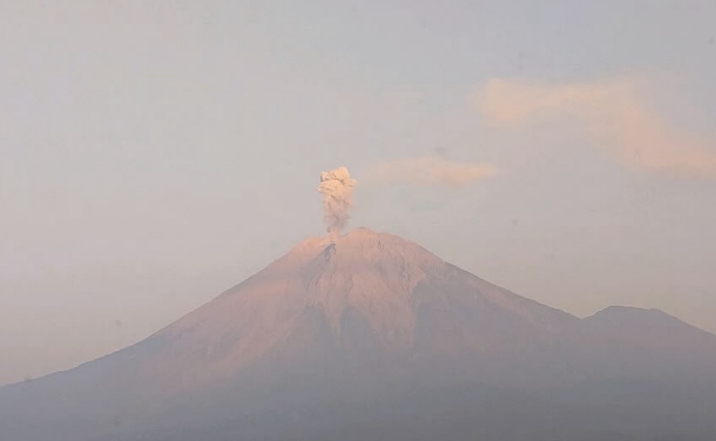Gunung Semeru Meletus 25 Kali dalam 6 Jam, Status Masih Siaga