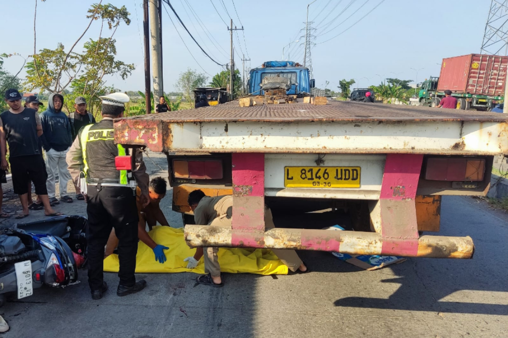 Kecelakaan di Sidoarjo, Nagita Tewas Terlindas Truk usai Jatuh saat Menyalip