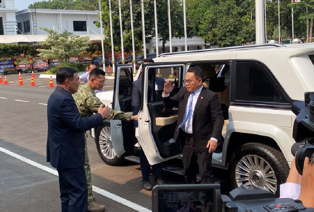 Dudung Abdurachman Tiba di Kantor Kemenko Polkam jelang Sertijab, Naik Maung