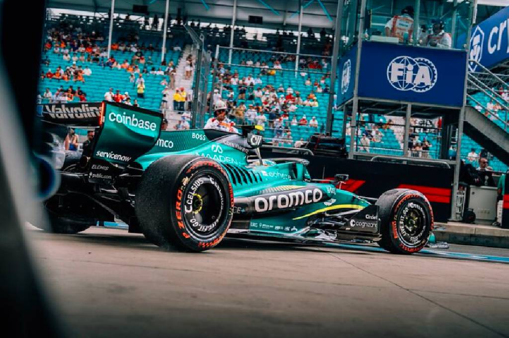 Alonso Bawa Aston Martin Pecah Kebuntuan, Kemitraan Global Baru Jadi Sorotan