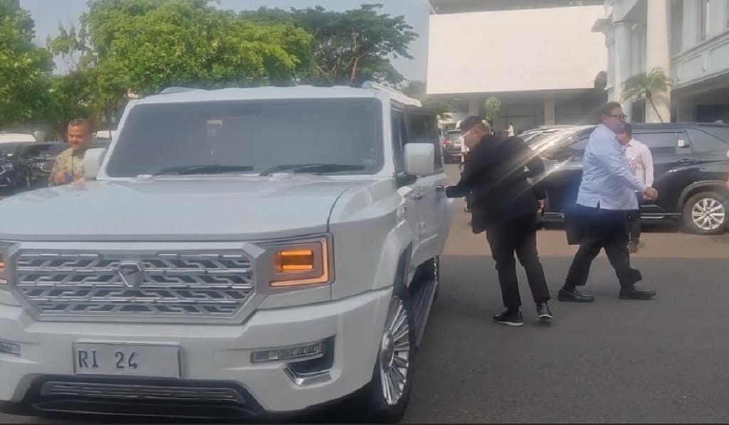 Perdana Gunakan Mobil Dinas Maung MV3 Garuda, Airlangga: Baru Sebagian Menko 