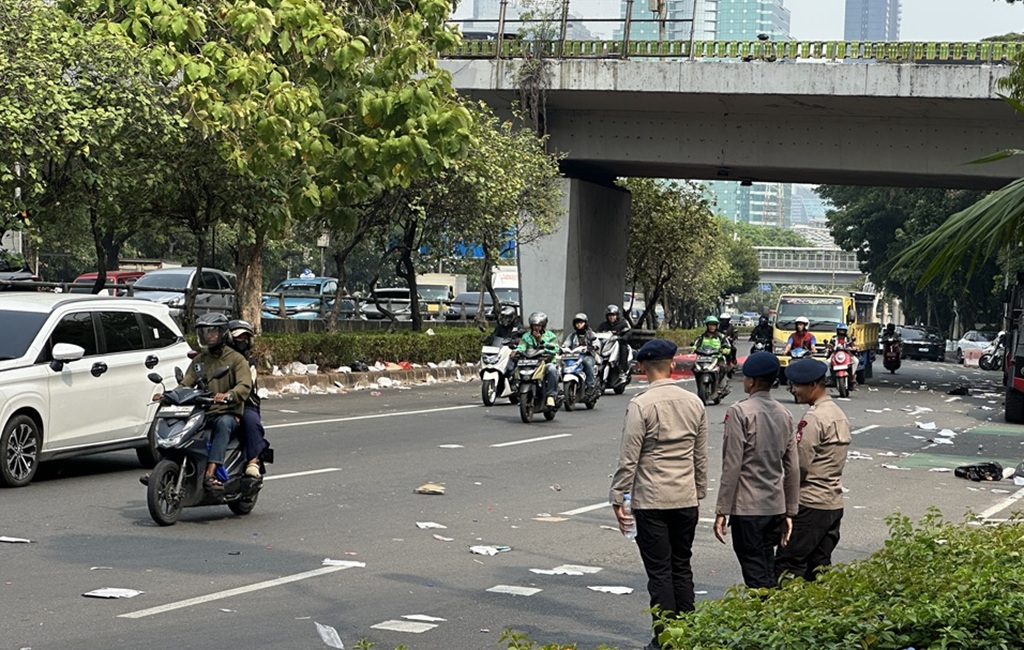 Demo Buruh di DPR Selesai, Jalan Gatot Subroto Arah Slipi Dibuka Kembali