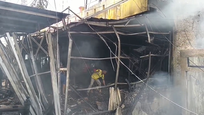 Toko Furniture Jati di Merangin Ludes Terbakar, Diduga akibat Bakar Sampah