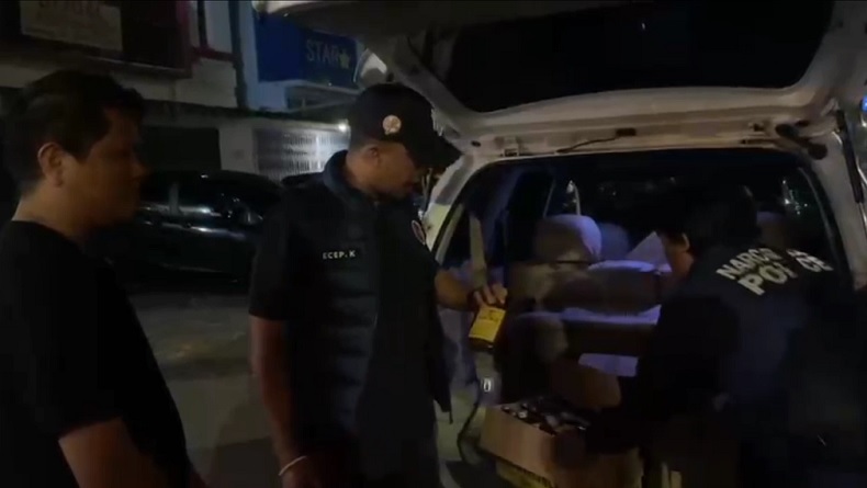 Avanza Parkir di Fasilitas Umum Majalengka, Ternyata Jual Ratusan Botol Miras Berbagai Merek