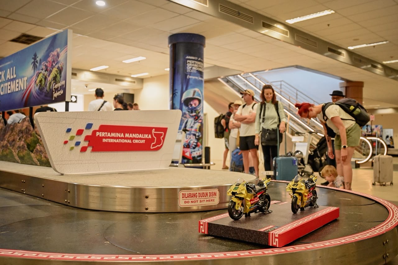 Semarak Pertamina Grand Prix of Indonesia 2026 Terasa Sejak di Bandara Lombok