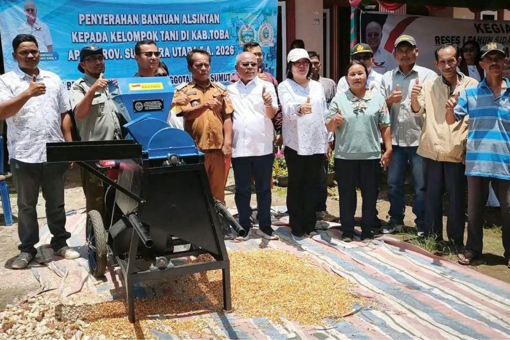 Salurkan Corn Sheller, Makmur Marpaung Dorong Kesejahteraan Petani Toba