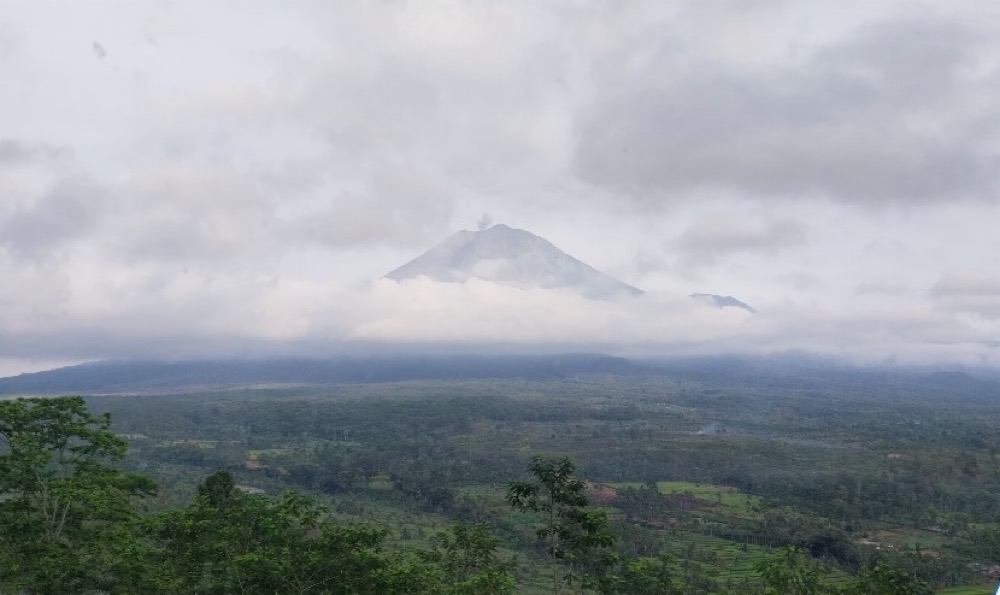 Gunung Semeru 30 Kali Meletus dalam 6 Jam, Status Siaga