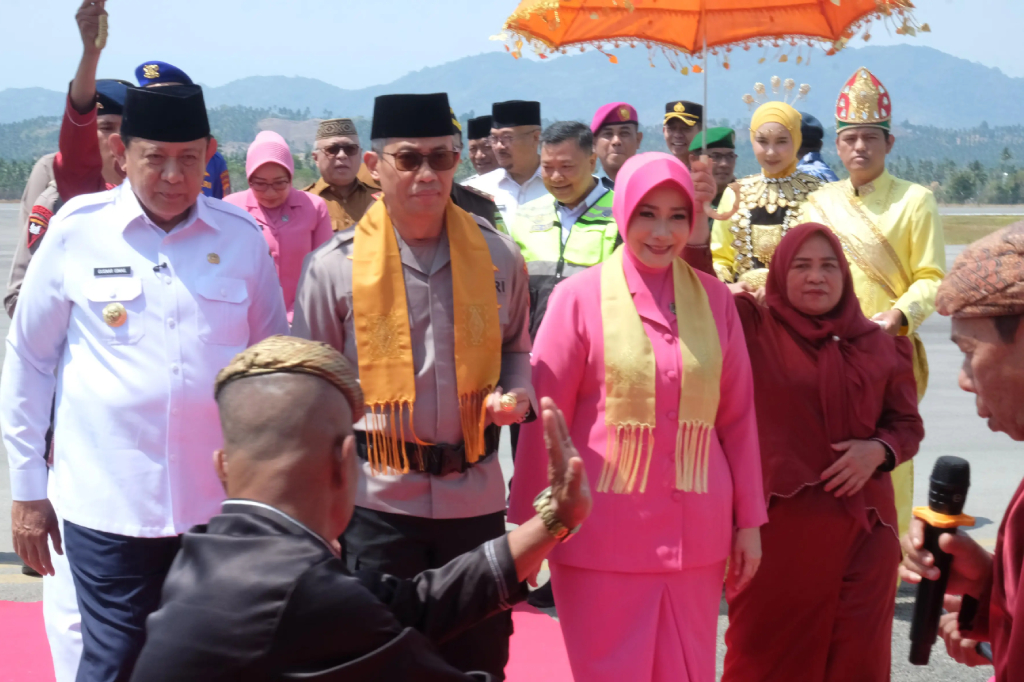 Kapolda Gorontalo Irjen Nurworo Danang Tiba di Serambi Madinah, Disambut Adat Mopotilolo