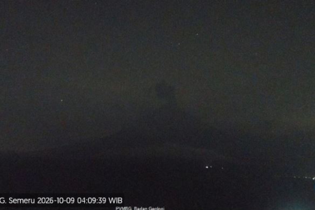 Gunung Semeru Meletus Hari Ini, Muntahkan Kolom Abu Tebal 700 Meter ke Langit