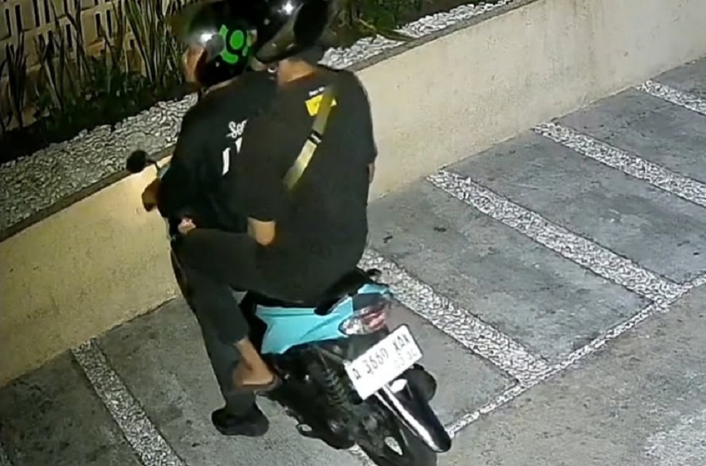 Lapangan Padel Milik Coach Justin Kemalingan, Pelaku Terekam CCTV