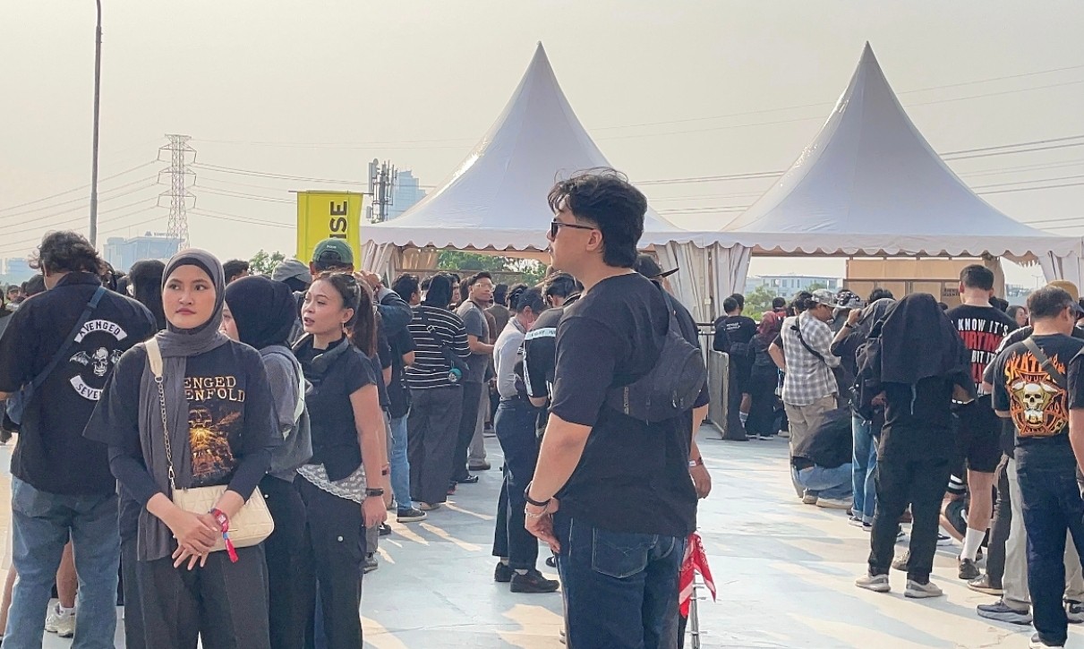 JIS Berubah Jadi Lautan Hitam, Deathbat Serbu Konser Avenged Sevenfold