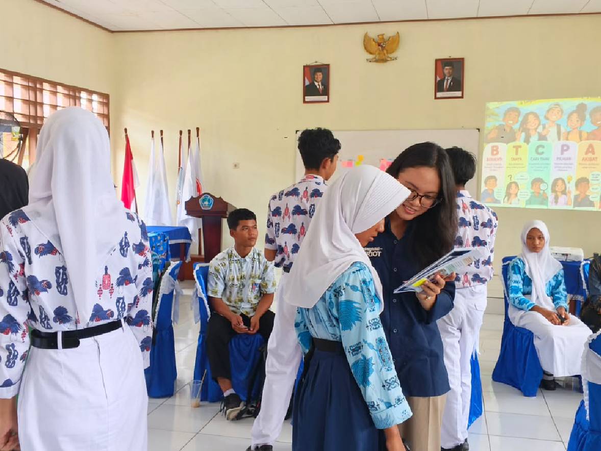 Kenapa Remaja Lebih Nyaman Curhat ke Teman daripada Orang Tua? Ini Penjelasannya