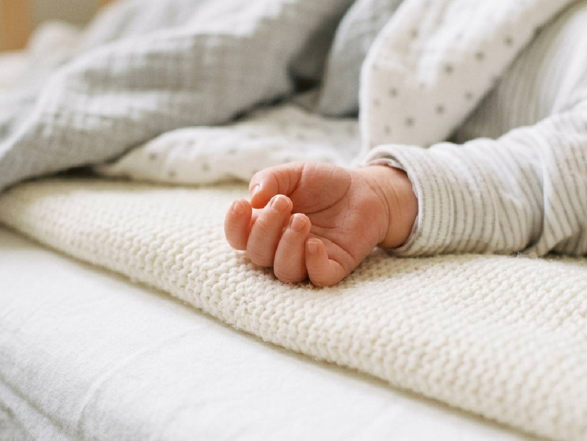 Tragis! Bayi Berusia 28 Hari Meninggal Dunia usai Diberikan Telur Mentah oleh Neneknya