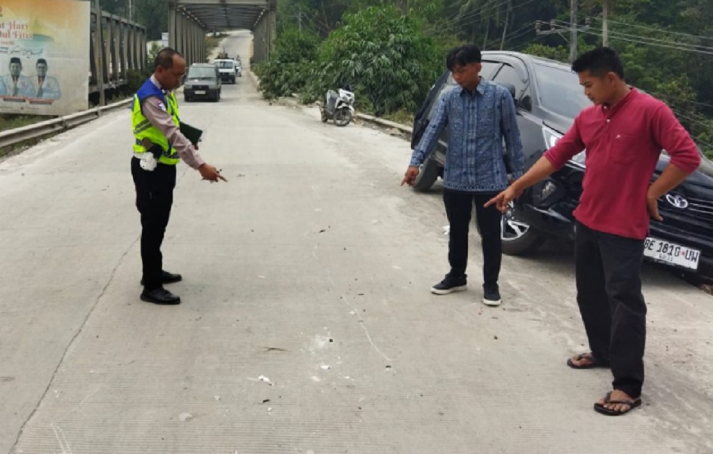 Truk Fuso Diduga Rem Blong Tabrak 4 Kendaraan di Pringsewu, 2 Pelajar SMP Tewas
