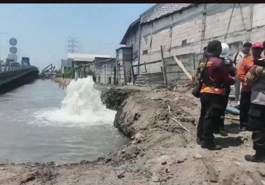 Heboh Semburan Lumpur 3 Meter di Dupak Rukun Surabaya, Warga Panik Mirip Lapindo