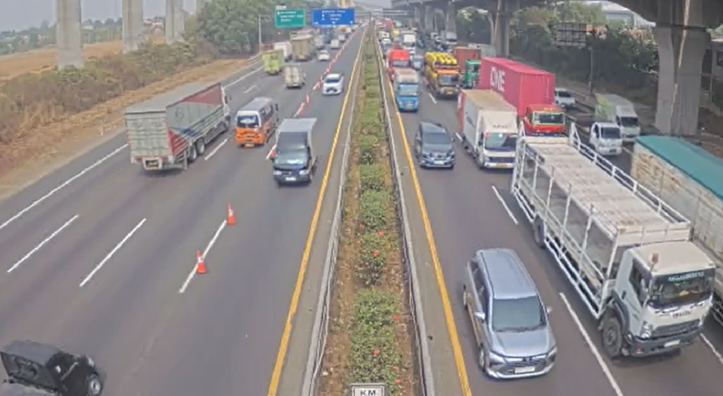 Tol Japek Macet Pagi Ini, Contraflow KM 21-23 Arah Cikampek Diterapkan