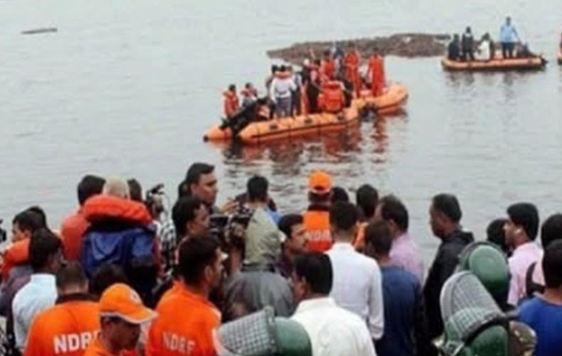 Perahu Hendak Menuju Festival Hindu Terbalik di Sungai Gangga, 13 Anak Tewas