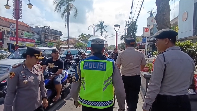 BBM Langka di Gianyar Picu Antrean Panjang, Polisi Selidiki Penjualan Eceran dalam Botol