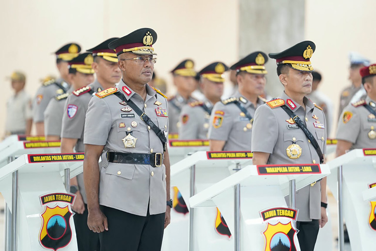 Sertijab Polda Jateng, 13 Pejabat Berganti Jabatan dari Wakapolda hingga 6 Kapolres