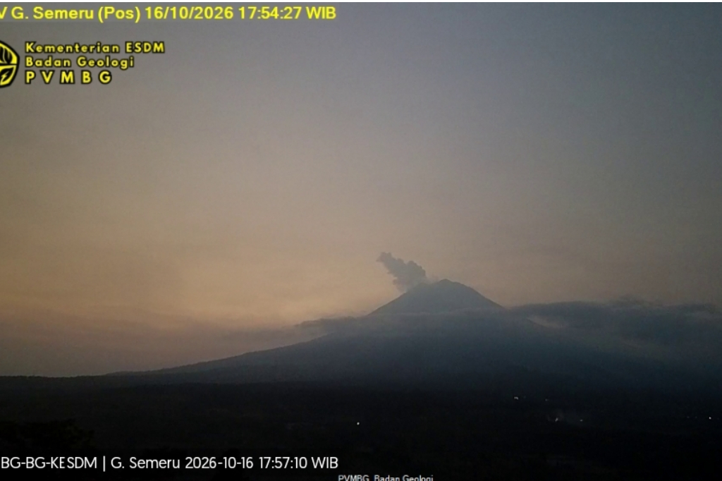 Gunung Semeru Meletus, Muntahkan Kolom Abu Tebal Setinggi 600 Meter ke Langit