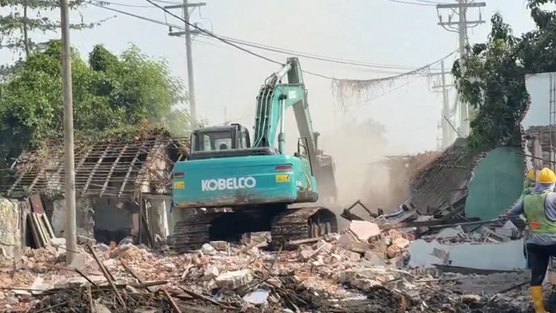 6 Rumah Dinas PT KAI Dibongkar, Jalur Alternatif Surabaya–Sidoarjo Dikebut