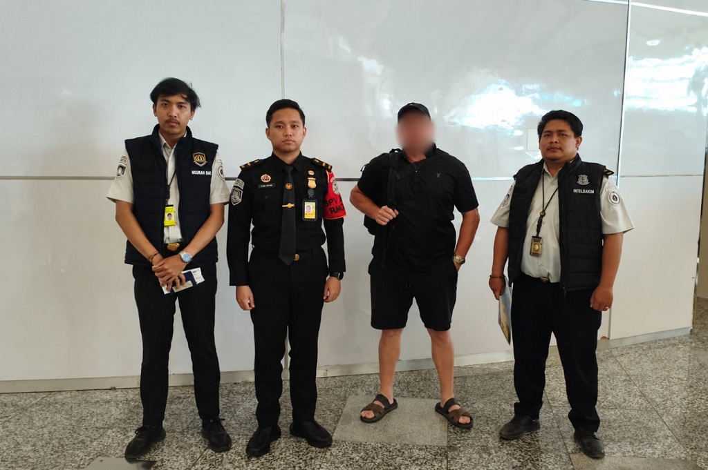 Imigrasi Deportasi 10 WNA Bermasalah dari Bali, Ada Mantan Napi Pencurian