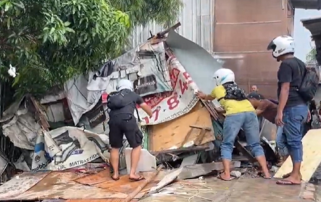 Dramatis! Tembus Hujan Deras, Polisi Tangkap Pengedar Sabu di Sungai Deli Medan