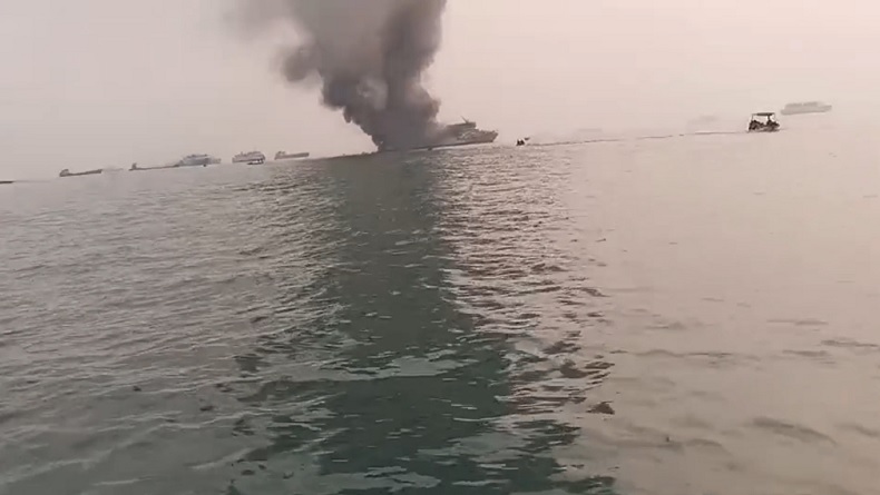 Kapal Feri Batu Mandi Terbakar di Perairan Merak, Penumpang Dievakuasi