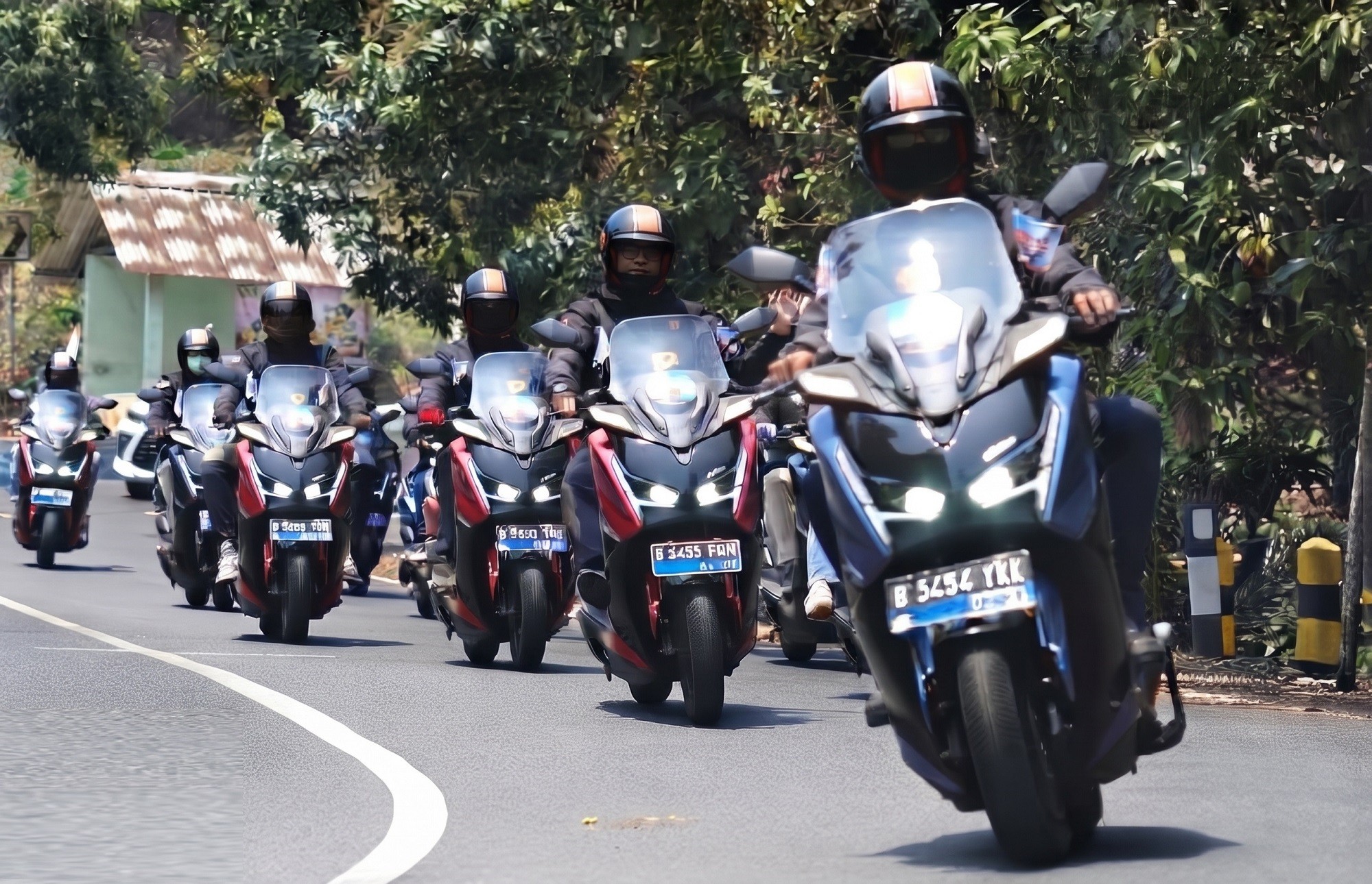 Motor Listrik Yadea GT80 Diuji dari Gunung Bromo ke Madura, Tembus 182 Km