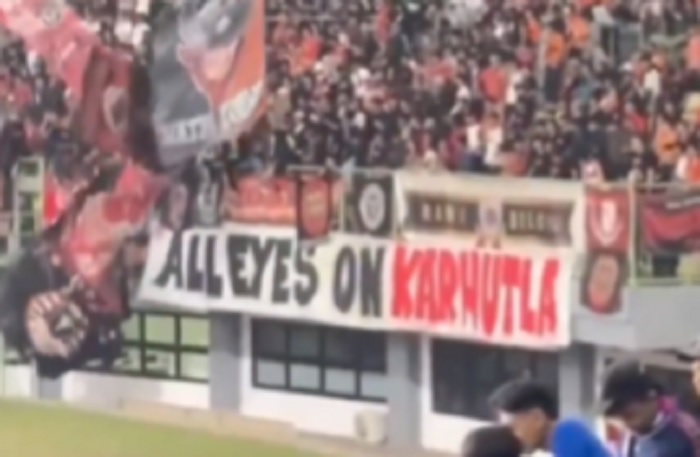 Spanduk All Eyes on Karhutla Dilarang di Stadion Patriot, Suporter Persija Menolak Copot!