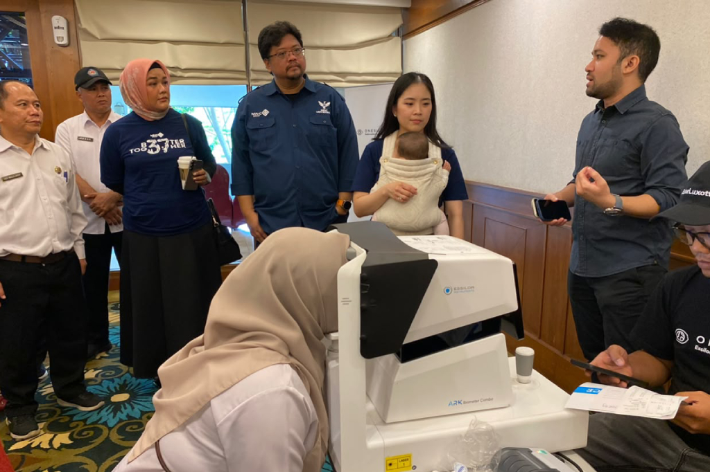 Cerita Jenny Sempat Tak Mampu Beli Kacamata, Kini Dapat Bantuan Gratis dari MNC Peduli-OneSight EssilorLuxottica Foundation