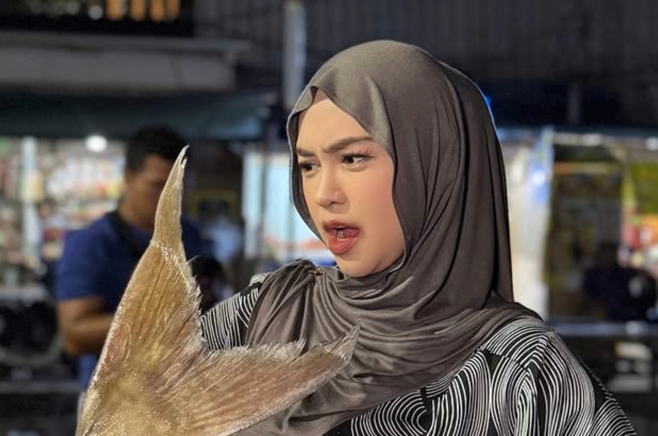 Ria Ricis Saksikan Langsung Hutan Dibakar di Maluku, Khawatir Dampak Asap Menyebar