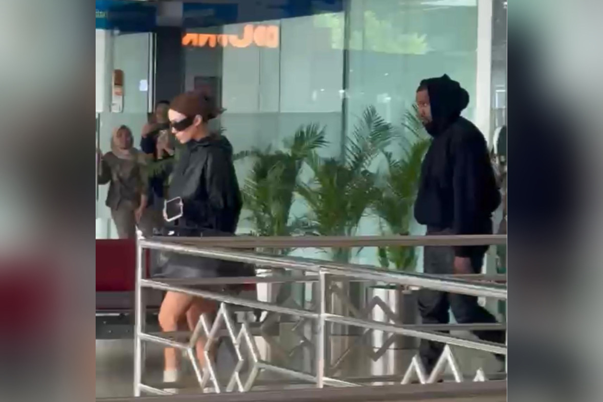 Selamat Datang! Kanye West Tiba di Indonesia Sore Ini