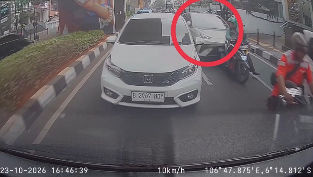 Kronologi Mobil Listrik Lindas Pengemudi Ojol hingga Tabrak Kendaraan Lain di Blok M Jaksel