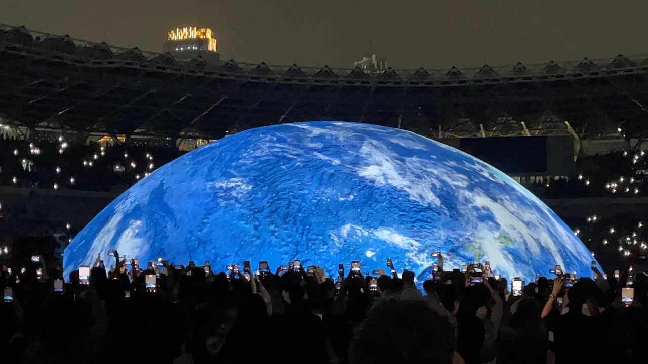 Efek Domino Konser Kanye West di GBK: Turis Asing Berburu Produk Lokal di Jakarta