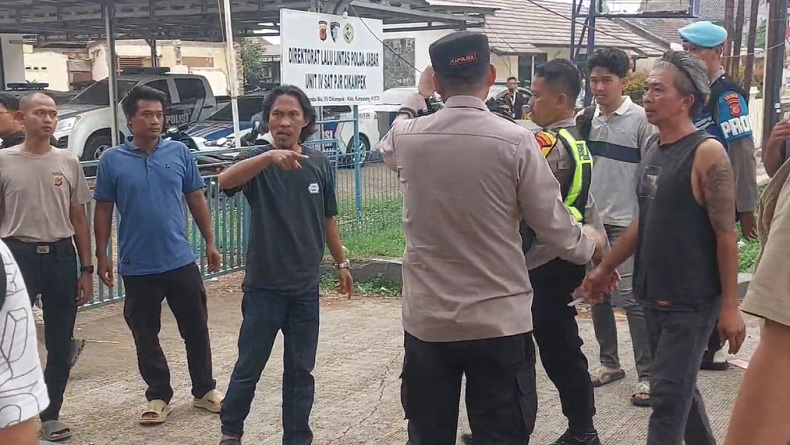 Bentrok 2 Kelompok di Pasar Cikampek Berlanjut hingga Polsek