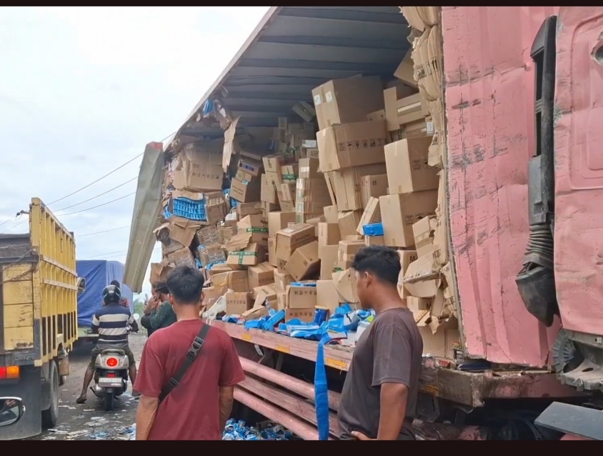 Kecelakaan Truk Boks Adu Banteng dengan Bus di Labuhanbatu, Sejumlah Orang Luka