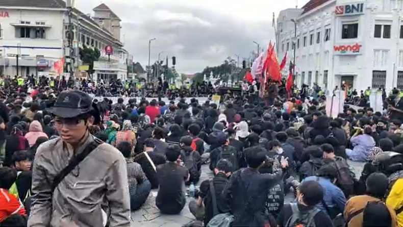 Demo di Yogyakarta, Massa Duduki Titik Nol Kilometer