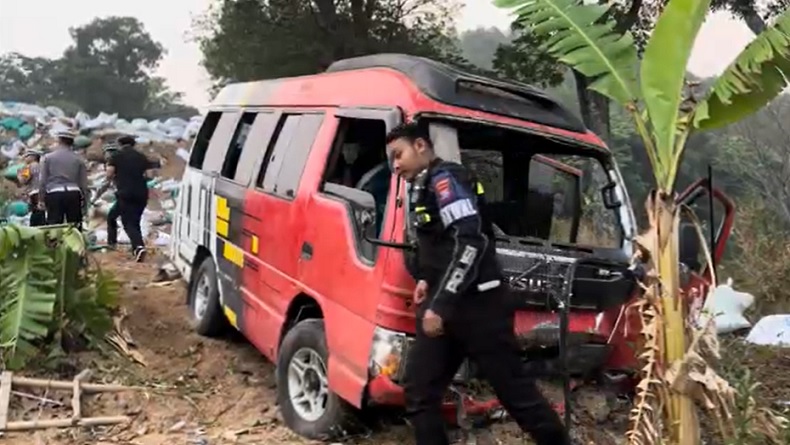 Diduga Rem Blong, Elf Wisatawan Bojonegoro Kecelakaan di Turunan Pacet Mojokerto